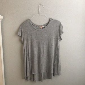 Gray short sleeved tee